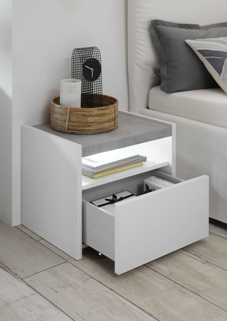 Amalti Set of White Lacquered Bedside Cabinets