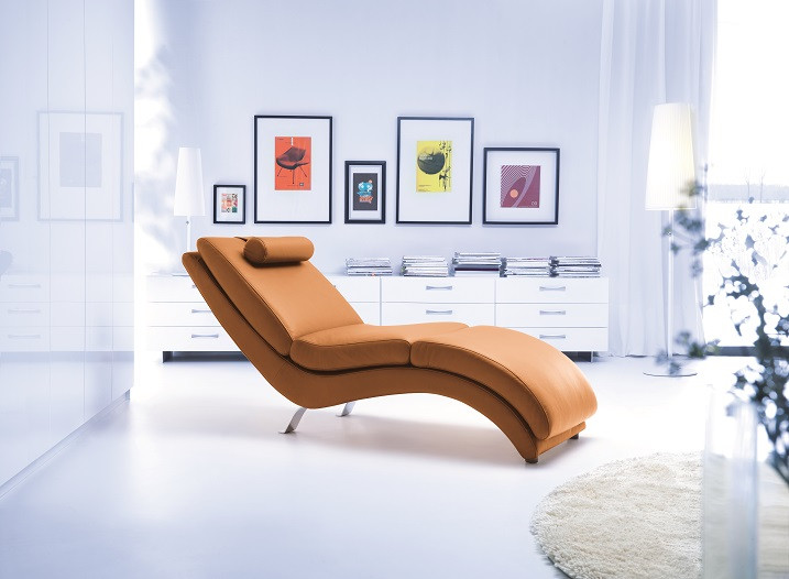 Bibbi chaise longue in various finishes