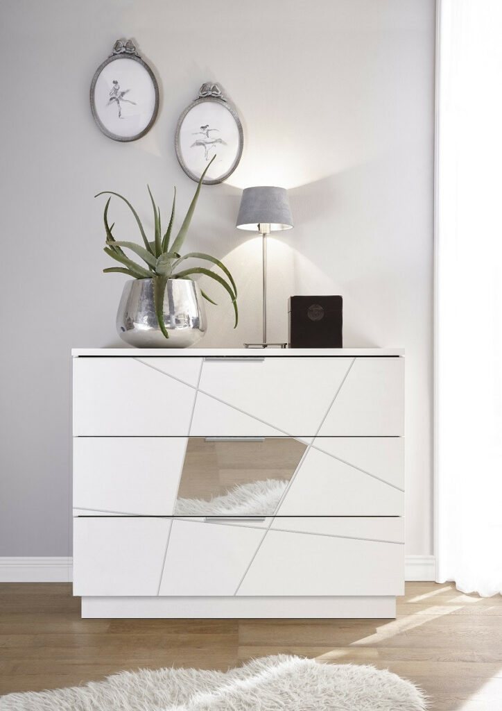 Vittoria Chest of Drawers in High Gloss White