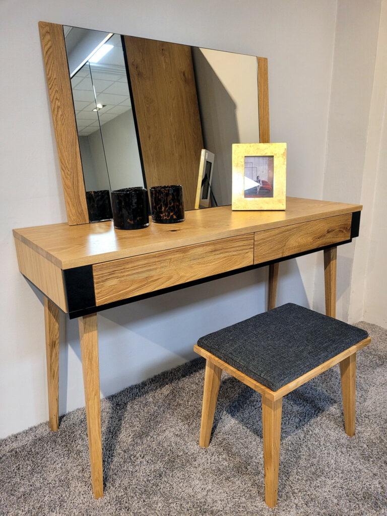 Etna Dressing Table with Mirror in Oak