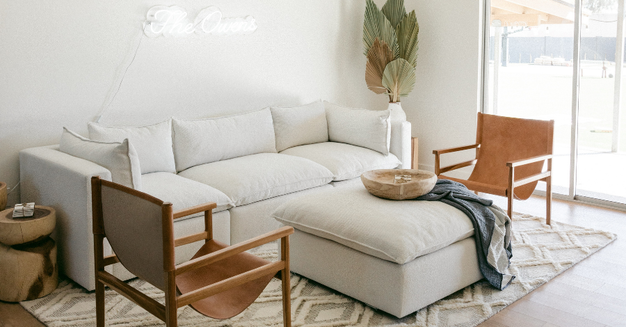Choosing the Prettiest Furniture for a White Living Room